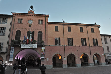 Alba palazzo del comune