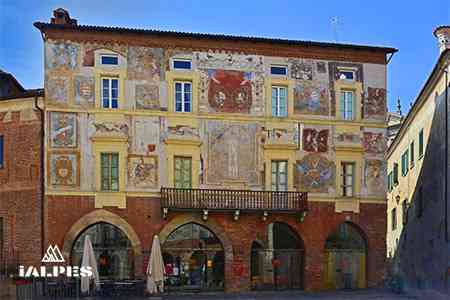 Mondovi, maison médiévale